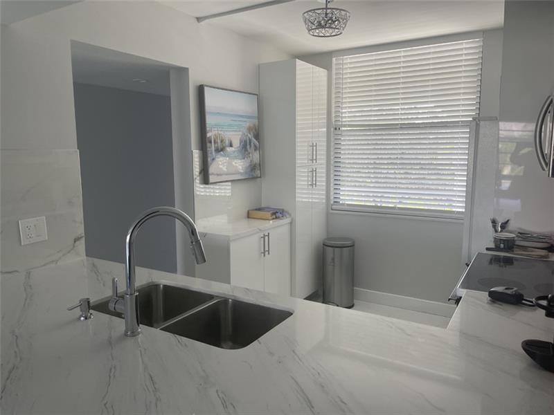 Image 7 of 16 For 1721 Whitehall Dr  404