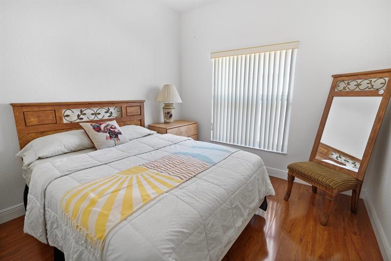 Image 17 of 25 For 13758 31st St