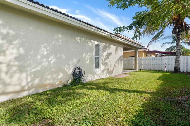 Image 24 of 25 For 13758 31st St