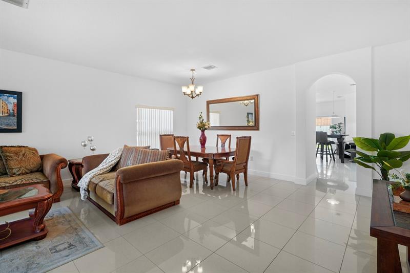 Image 4 of 25 For 13758 31st St