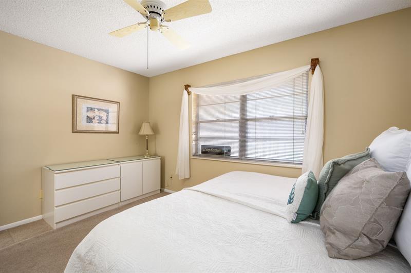 Image 16 of 45 For 40 Vista Gardens Trl  201