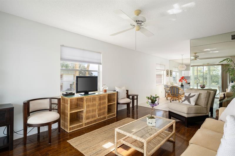 Image 23 of 45 For 40 Vista Gardens Trl  201