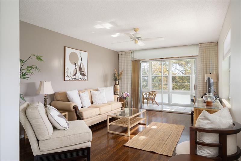 Image 4 of 45 For 40 Vista Gardens Trl  201