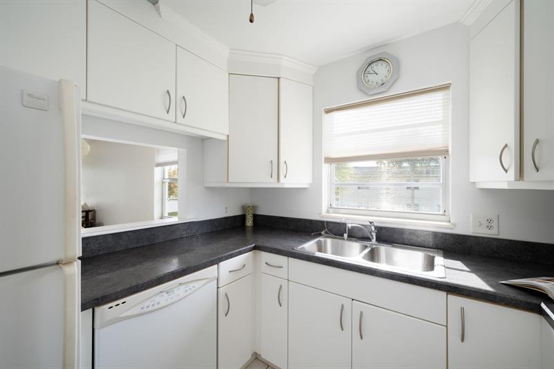 Image 6 of 45 For 40 Vista Gardens Trl  201