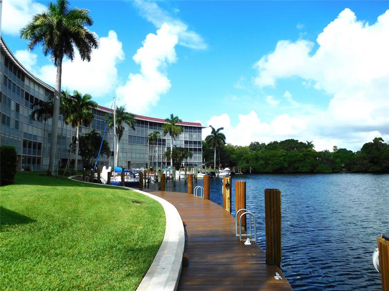 Image 13 of 20 For 1319 Hillsboro Blvd  208