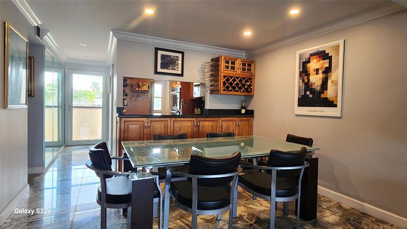 Image 5 of 20 For 1319 Hillsboro Blvd  208