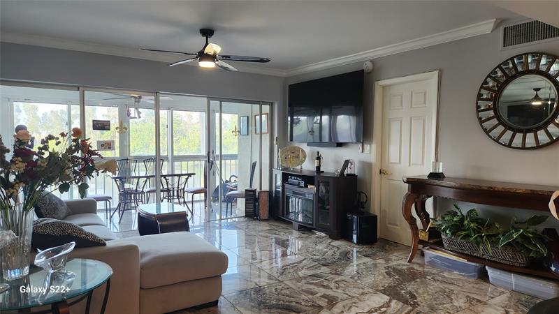 Image 6 of 20 For 1319 Hillsboro Blvd  208