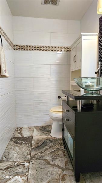 Image 7 of 20 For 1319 Hillsboro Blvd  208