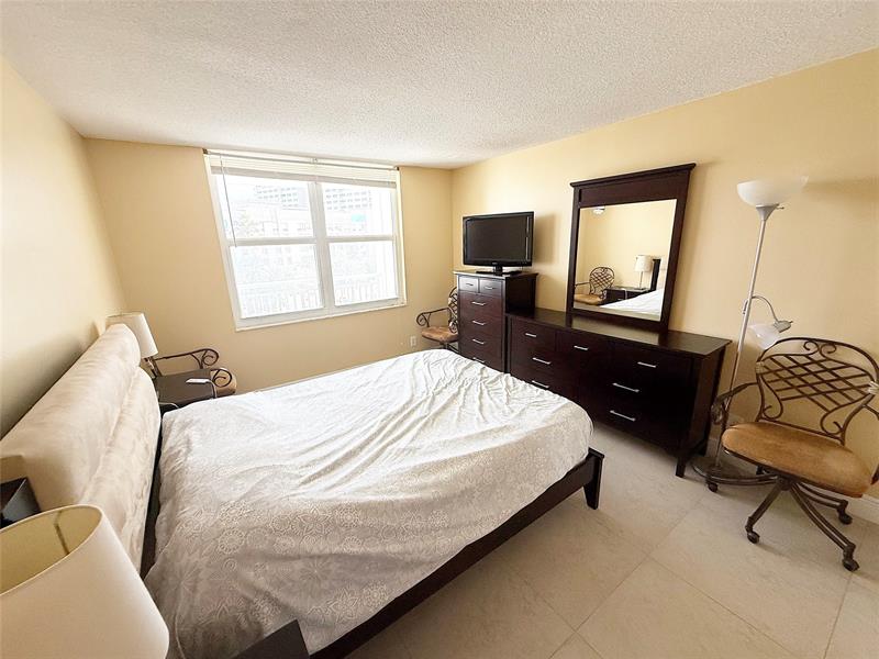 Image 13 of 23 For 201 Ocean Blvd  506