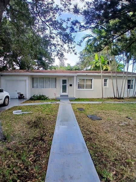 Image 3 of 9 For 5759 61st St