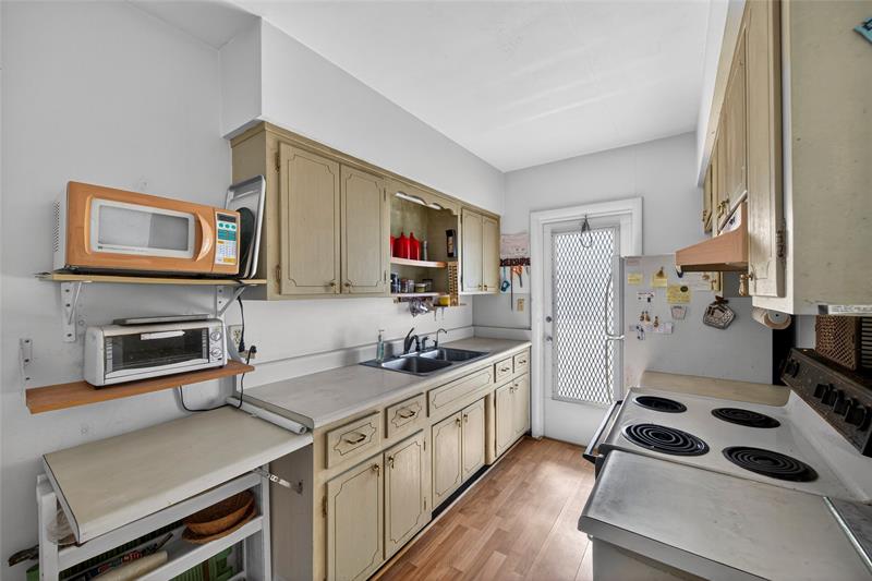 Image 25 of 40 For 11 4th Ave  18