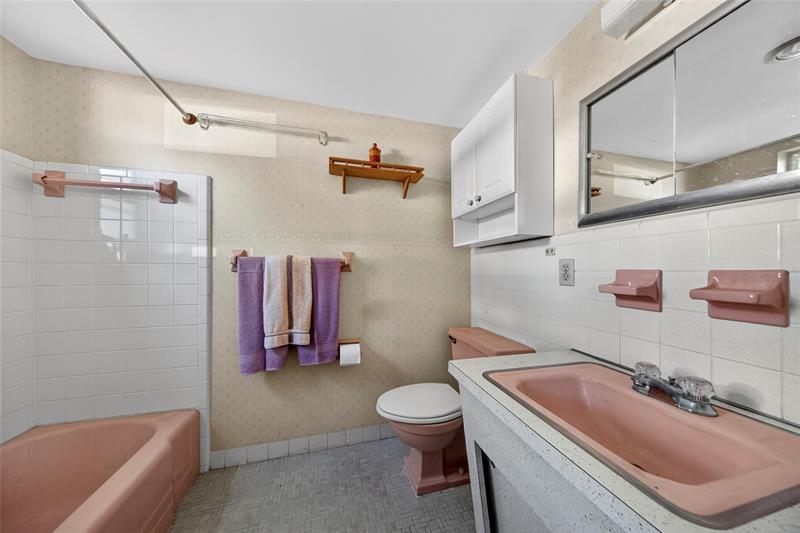 Image 34 of 40 For 11 4th Ave  18