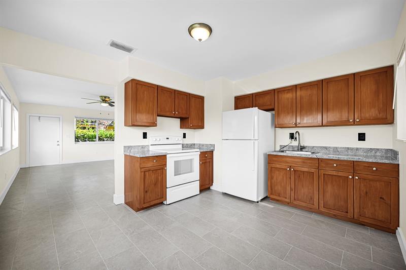 Image 17 of 43 For 2118 14 Ave  Rear