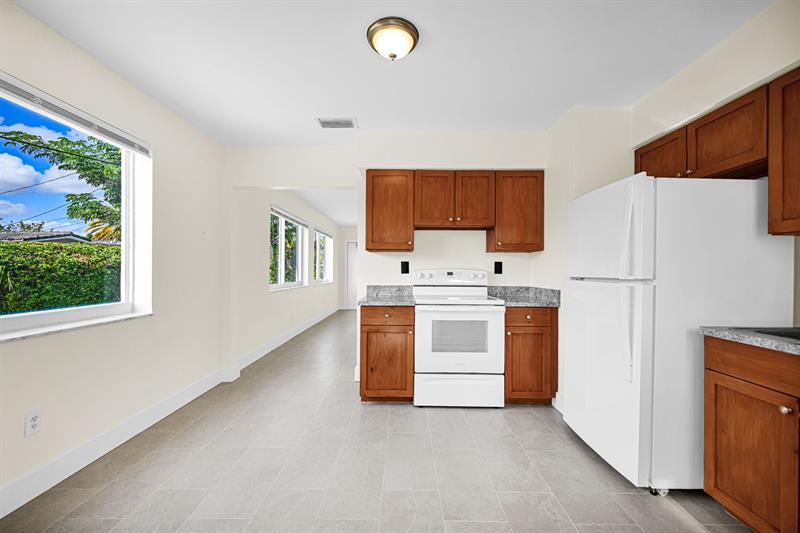 Image 18 of 43 For 2118 14 Ave  Rear