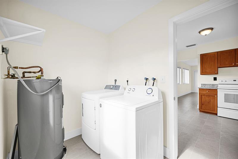 Image 20 of 43 For 2118 14 Ave  Rear