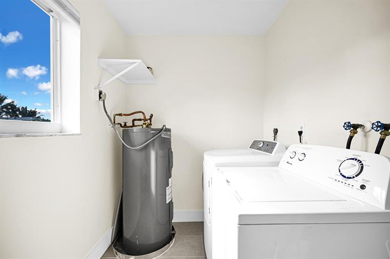 Image 21 of 43 For 2118 14 Ave  Rear