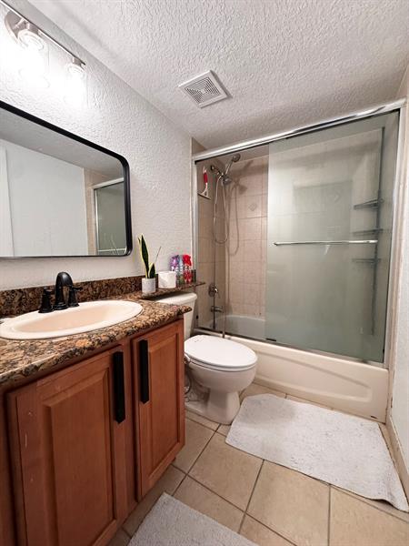 Image 16 of 23 For 151 16th Ave  230