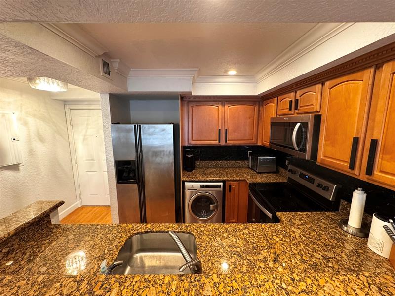 Image 7 of 23 For 151 16th Ave  230