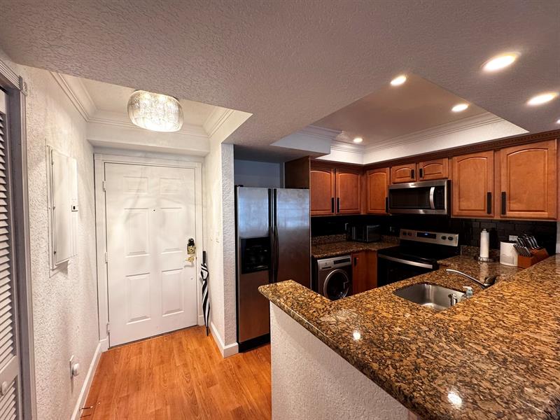 Image 8 of 23 For 151 16th Ave  230