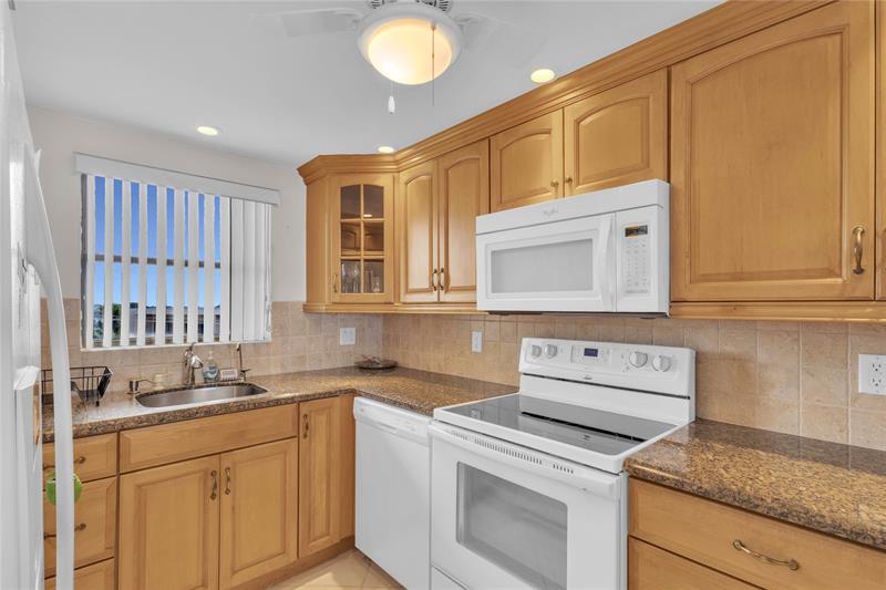 Image 10 of 35 For 3939 Ocean Dr  502a