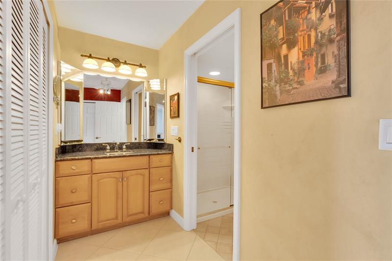 Image 15 of 35 For 3939 Ocean Dr  502a