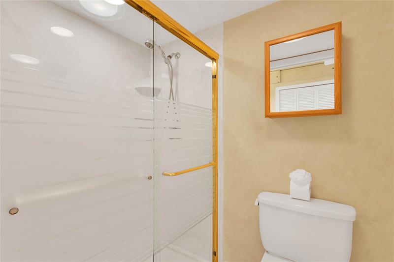 Image 17 of 35 For 3939 Ocean Dr  502a