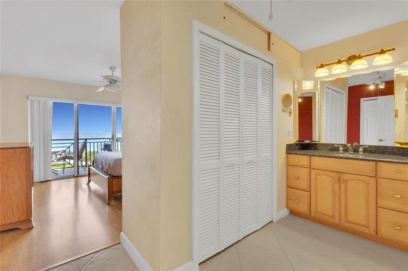 Image 18 of 35 For 3939 Ocean Dr  502a