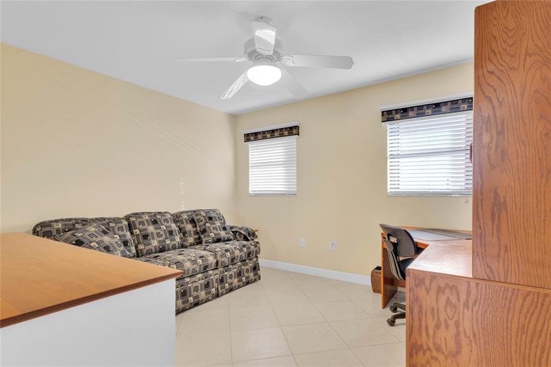 Image 21 of 35 For 3939 Ocean Dr  502a