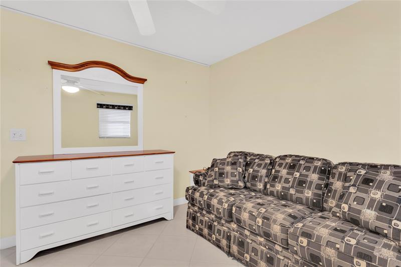 Image 23 of 35 For 3939 Ocean Dr  502a