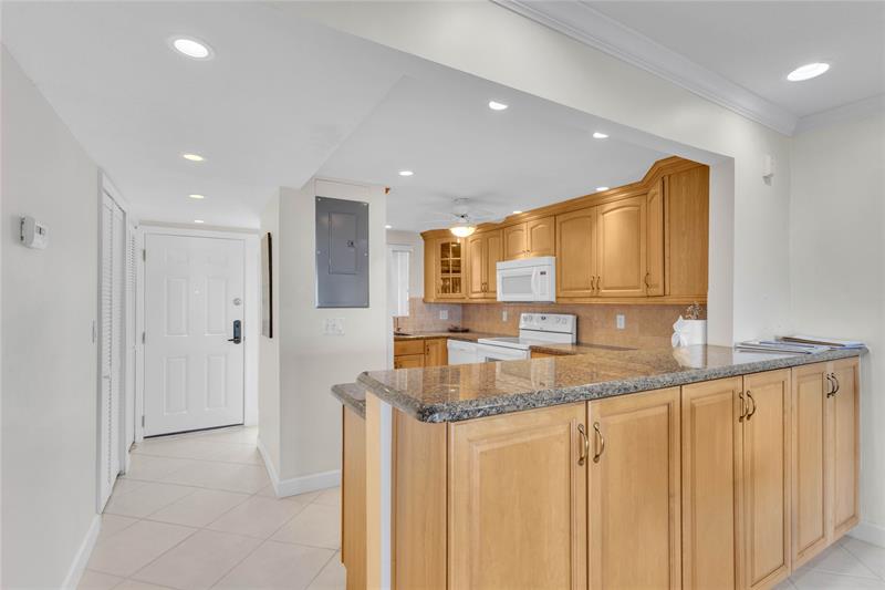 Image 8 of 35 For 3939 Ocean Dr  502a