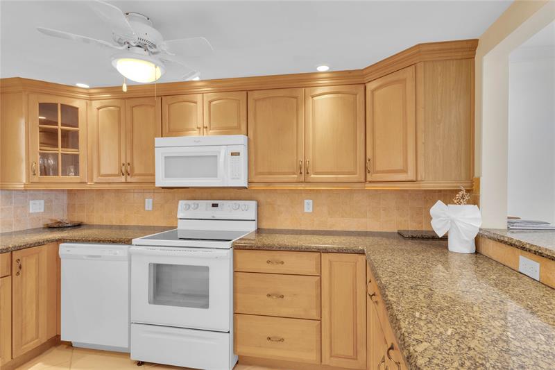 Image 9 of 35 For 3939 Ocean Dr  502a