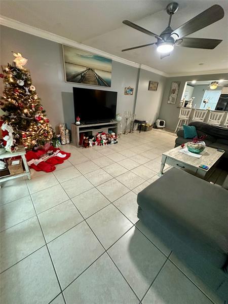 Image 10 of 26 For 325 11th Ter  107