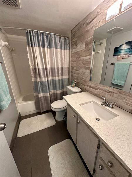 Image 19 of 26 For 325 11th Ter  107