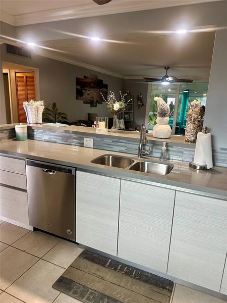 Image 3 of 26 For 325 11th Ter  107