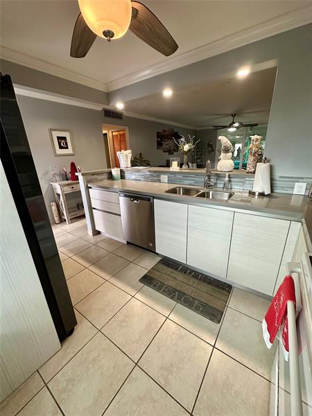 Image 5 of 26 For 325 11th Ter  107