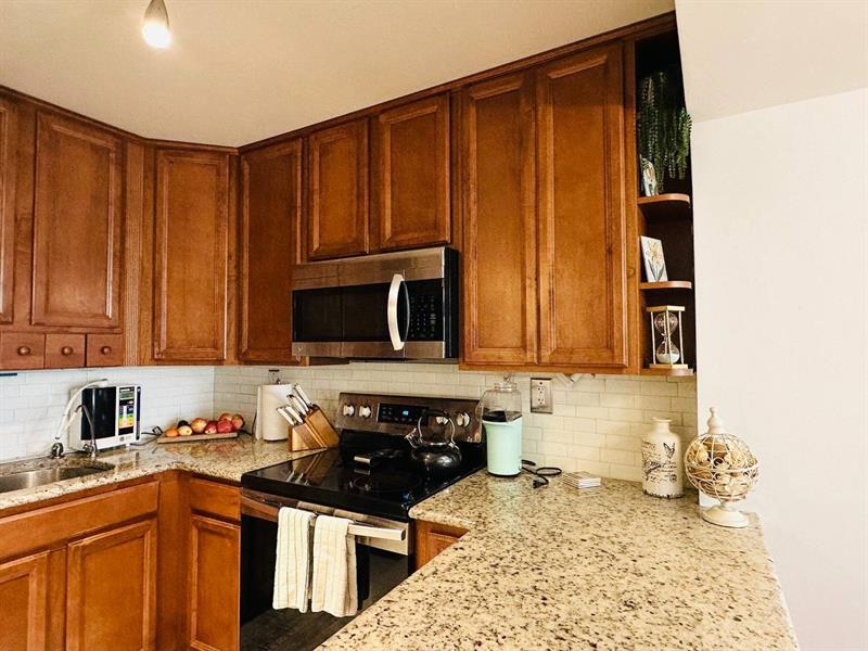 Image 11 of 32 For 9300 8th St  214