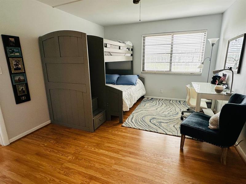 Image 17 of 32 For 9300 8th St  214