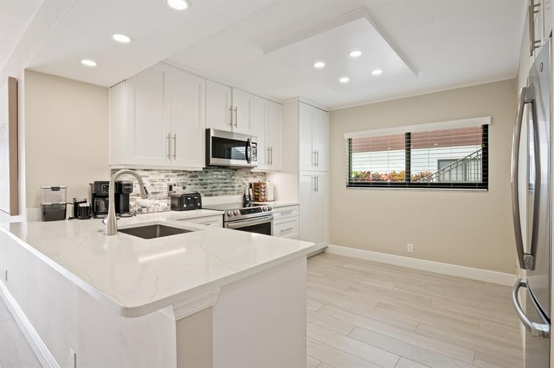 Image 12 of 31 For 15451 Pembridge Dr  206