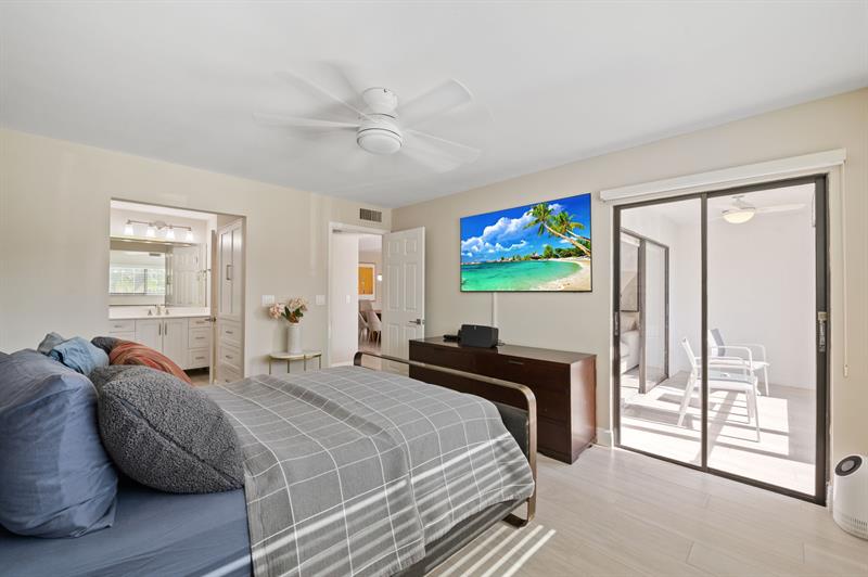 Image 18 of 31 For 15451 Pembridge Dr  206