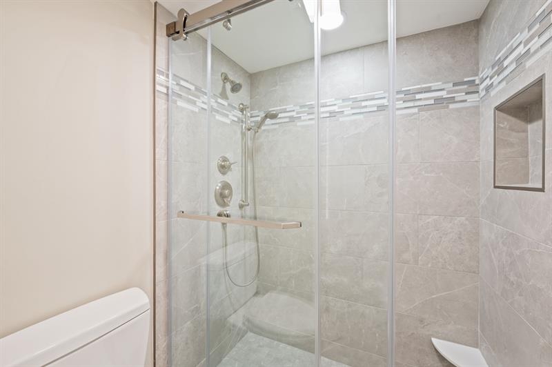 Image 22 of 31 For 15451 Pembridge Dr  206