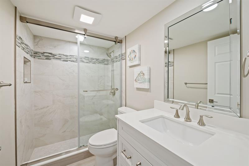 Image 23 of 31 For 15451 Pembridge Dr  206