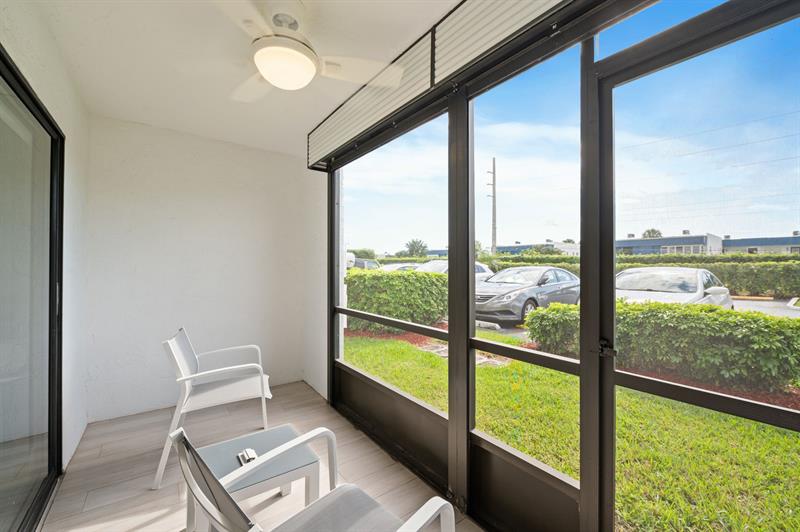 Image 25 of 31 For 15451 Pembridge Dr  206