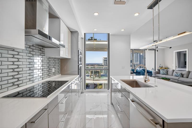 Image 20 of 51 For 100 Las Olas Blvd  3004