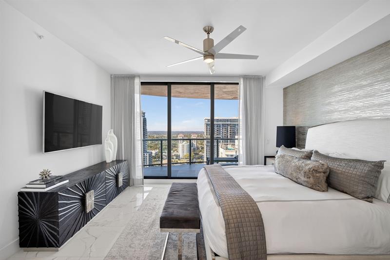 Image 23 of 51 For 100 Las Olas Blvd  3004