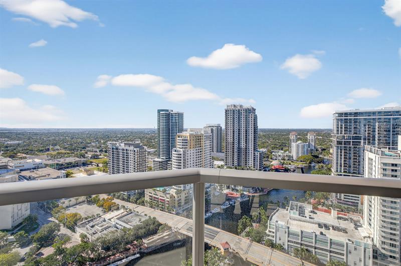 Image 30 of 51 For 100 Las Olas Blvd  3004