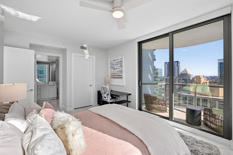 Image 32 of 51 For 100 Las Olas Blvd  3004