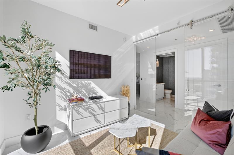 Image 34 of 51 For 100 Las Olas Blvd  3004