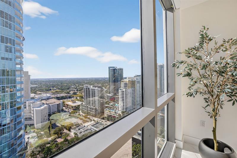 Image 35 of 51 For 100 Las Olas Blvd  3004