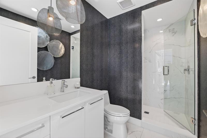 Image 37 of 51 For 100 Las Olas Blvd  3004