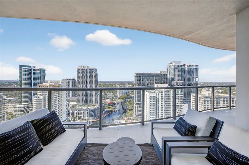 Image 8 of 51 For 100 Las Olas Blvd  3004